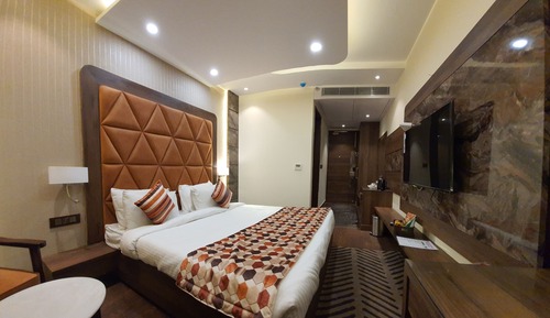 Deluxe Room, 1 King Bed, City View