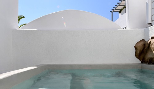 Honeymoon Suite, Hot Tub