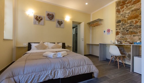 Double Room (n.5)