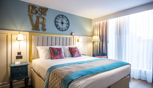 Standard Room, 1 King Bed