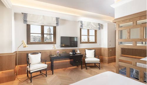 Tower Double Top Floor private terrace with city views