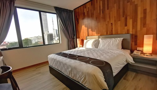 Deluxe King Room