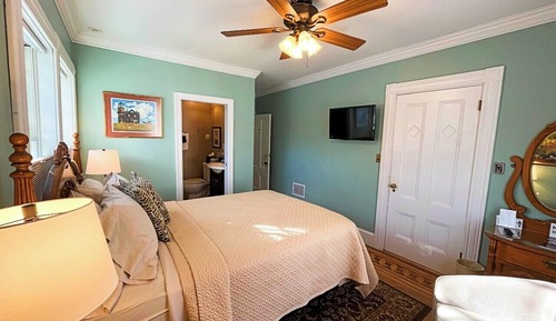 Standard Room, 1 Queen Bed