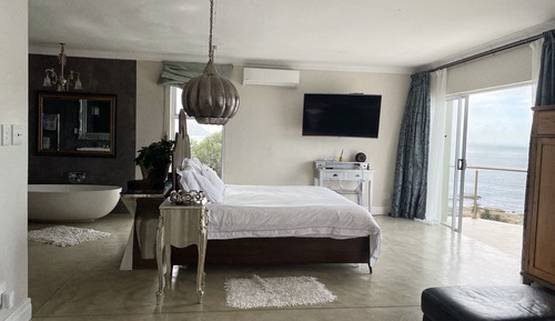 Deluxe King Suite