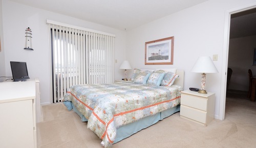 2 Bedroom Walk to Beach Condo