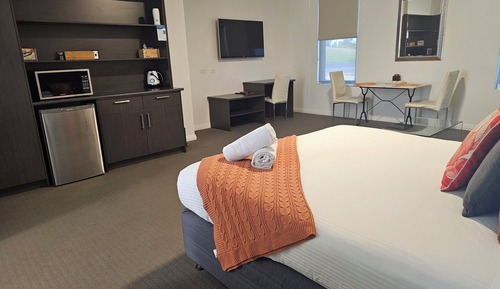King Size Studio Apartment - Deluxe Suite 7