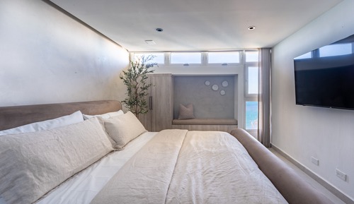 Exclusive Condo, 2 Bedrooms, Ocean View, Corner