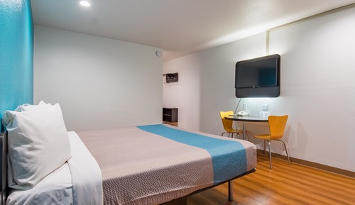 Deluxe Room, 1 King Bed, Non Smoking, Refrigerator