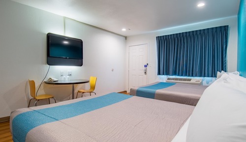 Deluxe Room, 2 Queen Beds, Smoking, Refrigerator