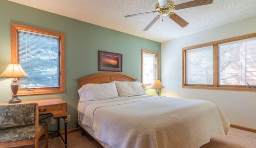 Deluxe Condo, 1 King Bed, Fireplace, River View