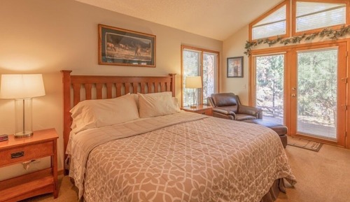 Deluxe Condo, 2 Bedrooms, Fireplace, River View