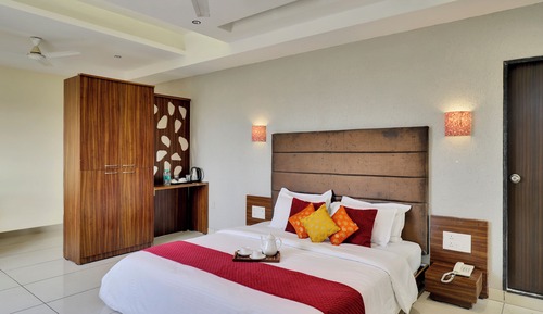 Superior Double Room, 1 Bedroom, Pool View, Poolside