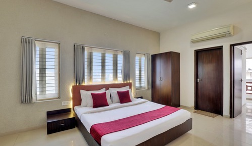 Standard Room, 1 King Bed, Balcony, Pool View