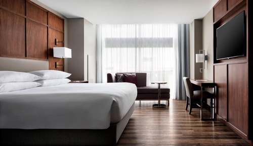 Classic Room, 1 King Bed, Non Smoking (Hearing Accessible)