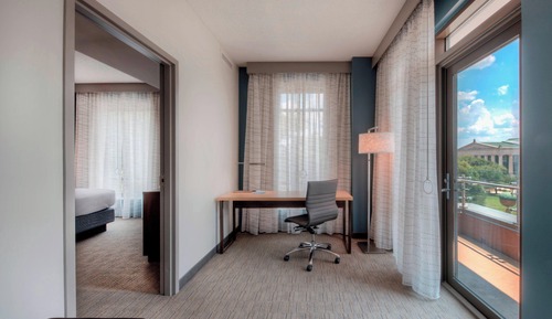 Suite, 1 King Bed with Sofa bed, Non Smoking, Corner