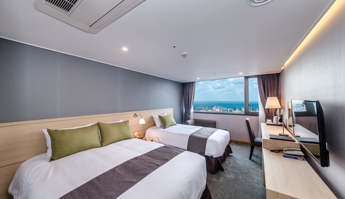 Deluxe Twin Room (Mountain/Ocean View assigned on site)