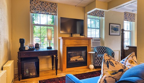 Junior Suite, 1 Queen Bed with Sofa bed