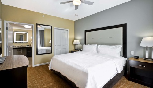 Suite, 1 King Bed, Accessible, Non Smoking