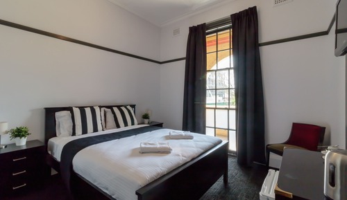 Queen Room 