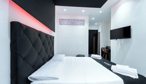 Exclusive Studio Suite, Hot Tub, Annex Building (Piazza Mercato)