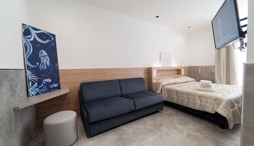 Junior Studio Suite, 1 Queen Bed, City View, Annex Building (Vico Giardinetto)