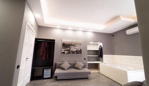 Romantic Studio Suite, 1 Queen Bed, Hot Tub, Annex Building (Corso Umberto 311)