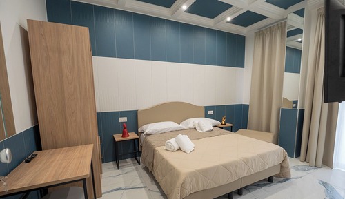 Economy Triple Room, Annex Building (via del chiostro 25)