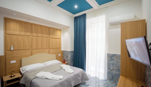 Superior Double Room, Annex Building (Via De Pretis 88)