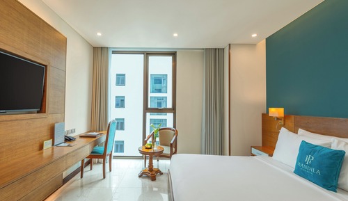 Deluxe Double Room, 1 King Bed, Partial Ocean View