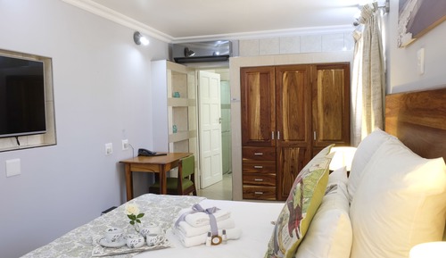 Standard Room, 1 Queen Bed