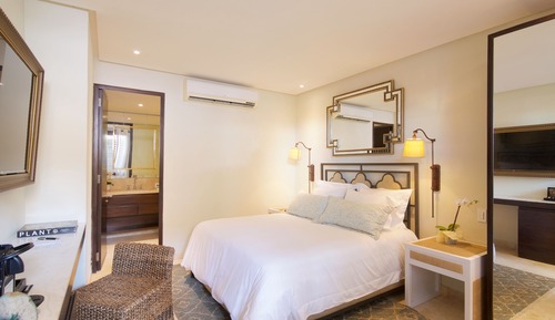 Superior Room, 1 Queen Bed, Jetted Tub