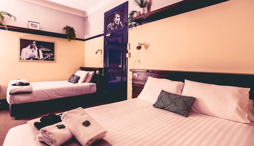 Triple Room with Shared Bathroom 