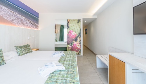 Junior Suite, Partial Ocean View (Magnus 3 adults)