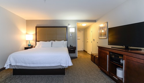 Studio, 1 King Bed, Accessible (Hearing)