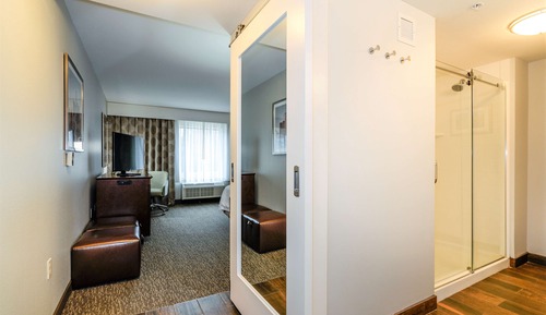 Room, 1 King Bed, Accessible (Hearing)
