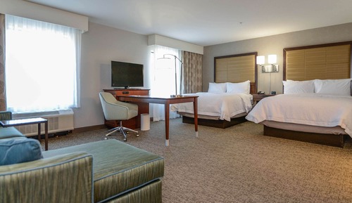 Studio, 2 Queen Beds, Refrigerator & Microwave (Wet Bar)