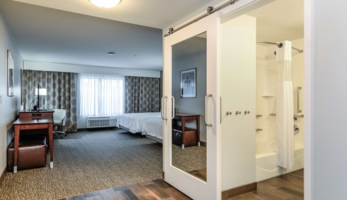 Room, 2 Queen Beds, Accessible, Bathtub