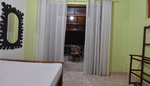 Economy Room, Garden View