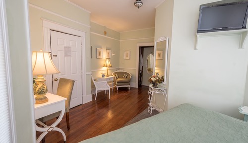 Double Room, 1 King Bed, Private Bathroom