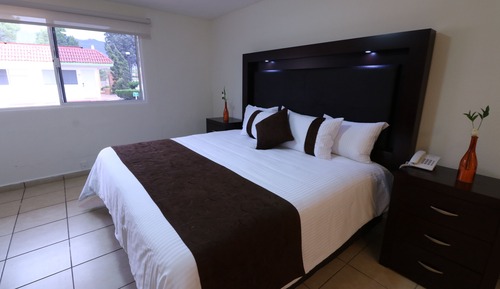 Standard Room, 1 King Bed
