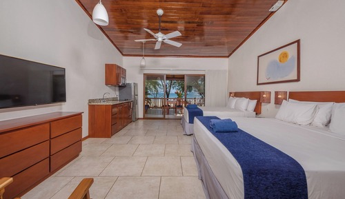Suite, Beachfront (Plus)