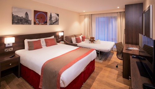 Deluxe Studio, 1 Queen Bed with Sofa Bed, Accessible