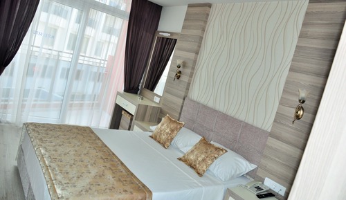 Standard Double Room, Partial Sea View