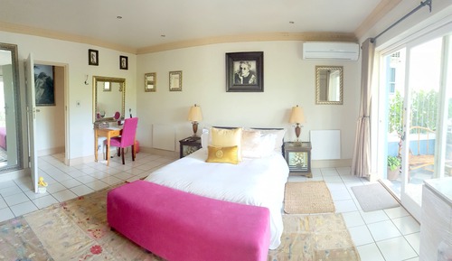 Champagne - Ground Floor Suite 