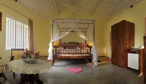Classic Double Room, 1 King Bed, Mountain View, Garden Area