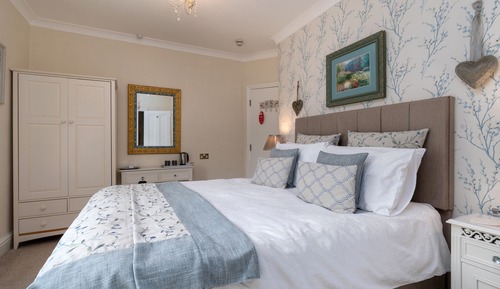 Deluxe Double Room, Ensuite, Mountain View