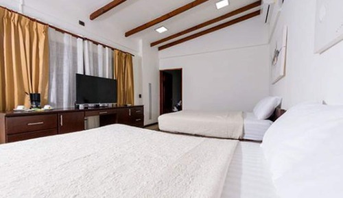 Family Room, Beachside