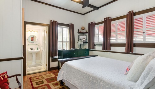 The World Traveler Room