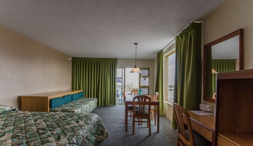 Pool front and Ocean View Suite with Kitchen (J)