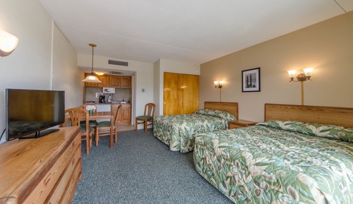 Pool front motel with kitchenette (F)
